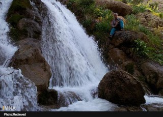 آبشار طرزه اصفهان مکان کمپینگ بهاری
